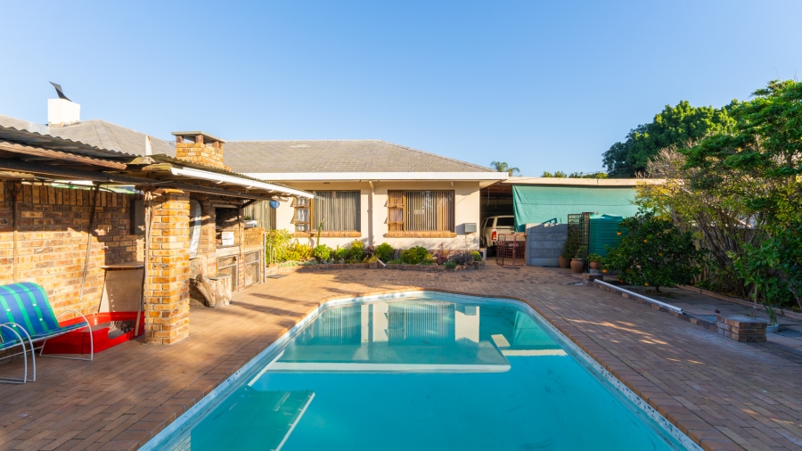 5 Bedroom Property for Sale in Amandelrug Western Cape